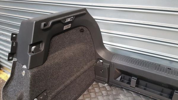 Taille 110 mm Emblème noir mat pour coffre arrière de Polo 6C MK5 2014 